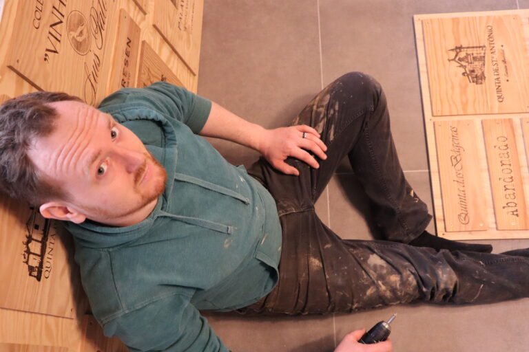 der rothaarige Portugiese und sein Holz
